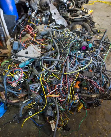 Cable scrap graded by conductor metal before pricing